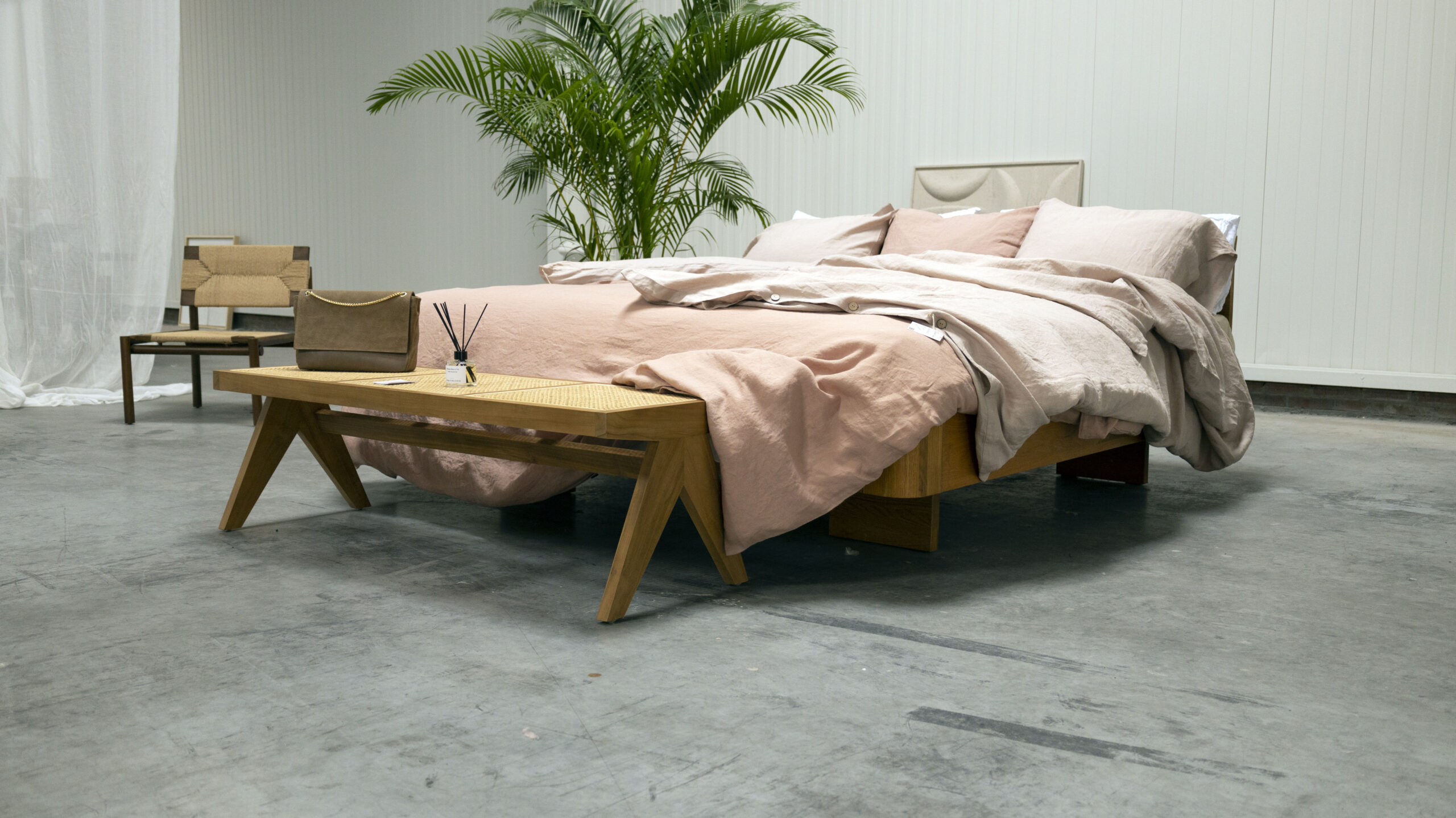 Houten bed mimi et toi massief hout eiken met drie kussens